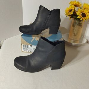 CLARKS Unstructured Lindel Ankle Boots